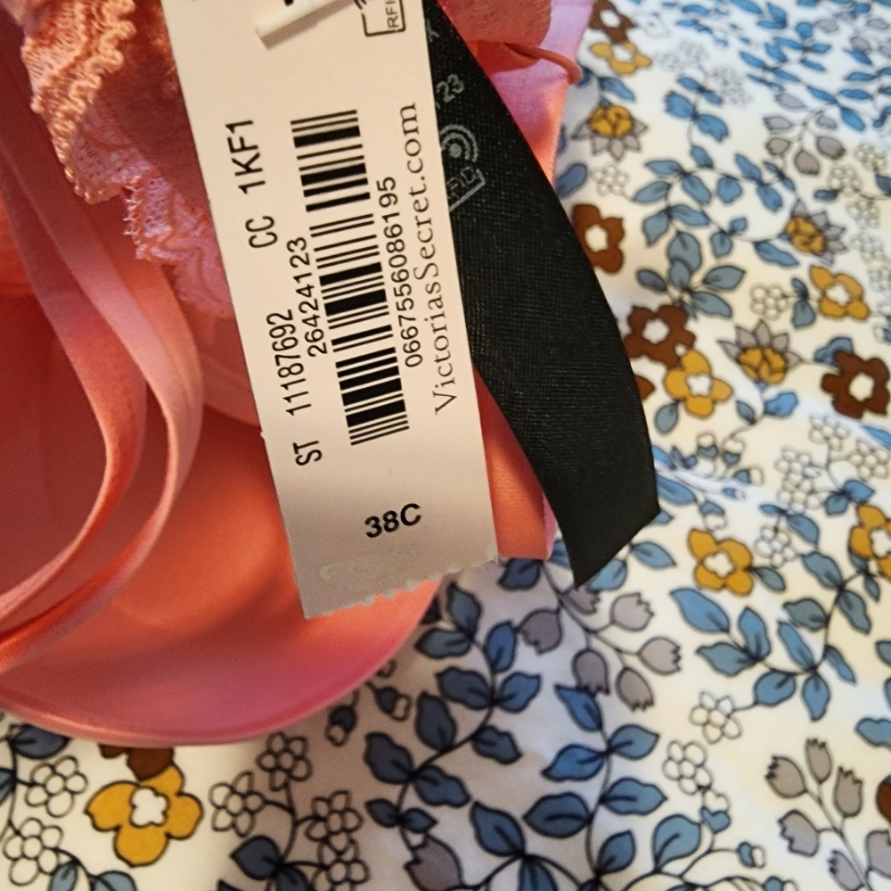 Victoria's Secret bra - Picture 3 of 3